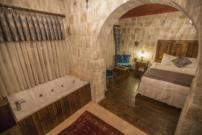 Luna Cave Hotel image