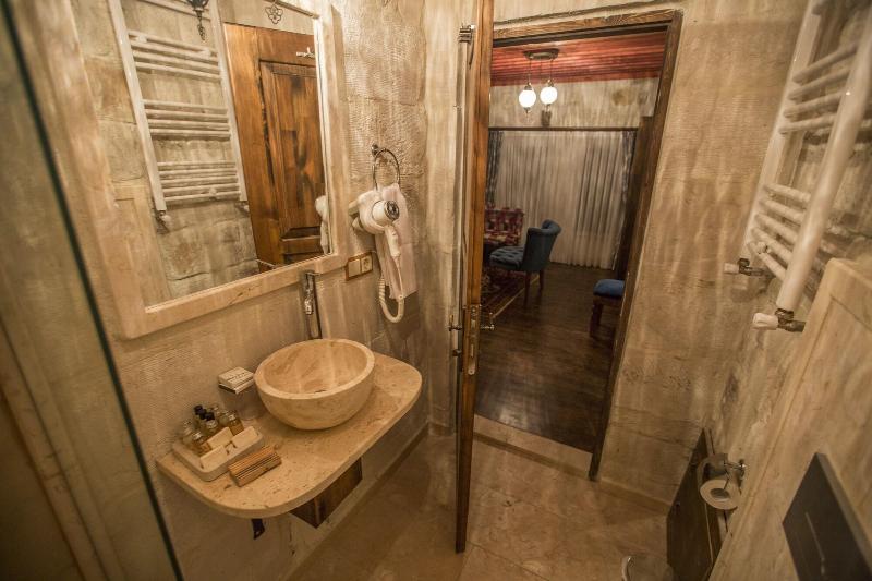Luna Cave Hotel image