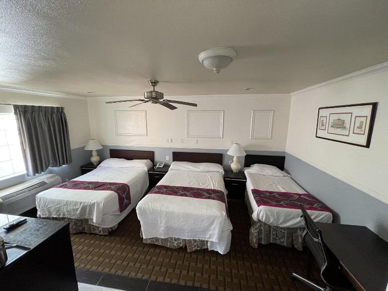 Hollywood Guest Inn image