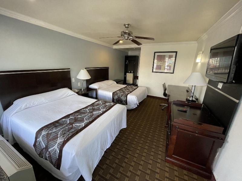 Hollywood Guest Inn image