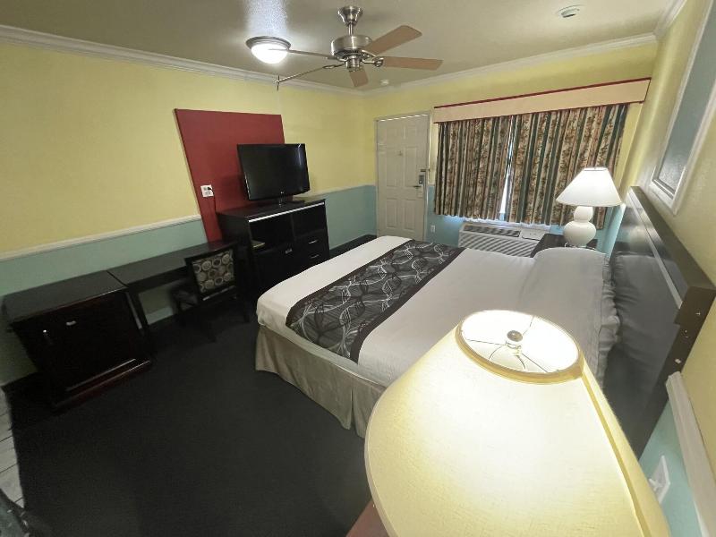Hollywood Guest Inn image