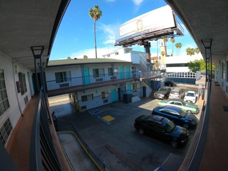 Hollywood Guest Inn image