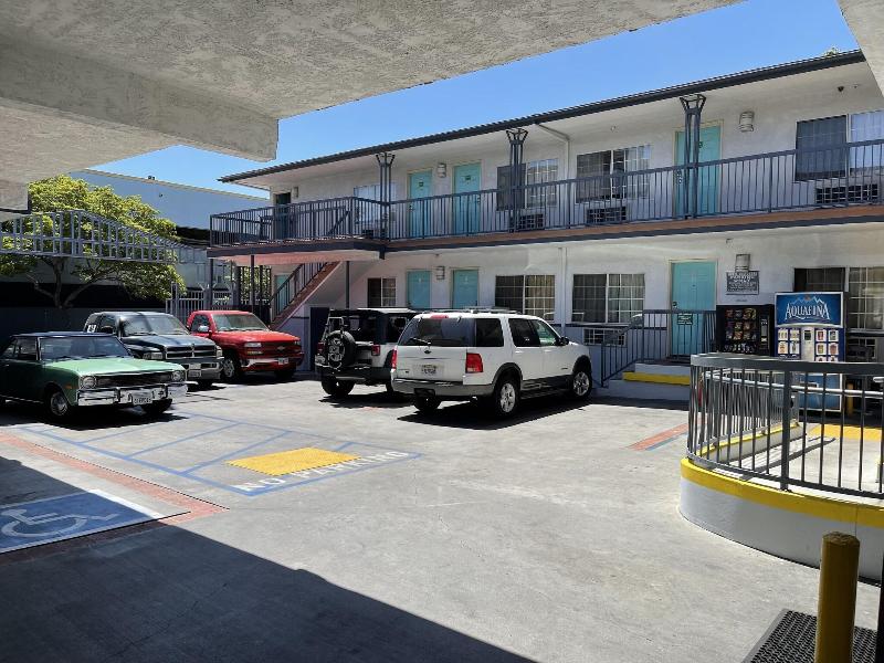 Hollywood Guest Inn image