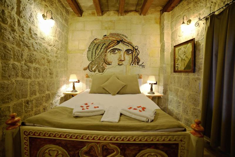 Caftan Cave Suites