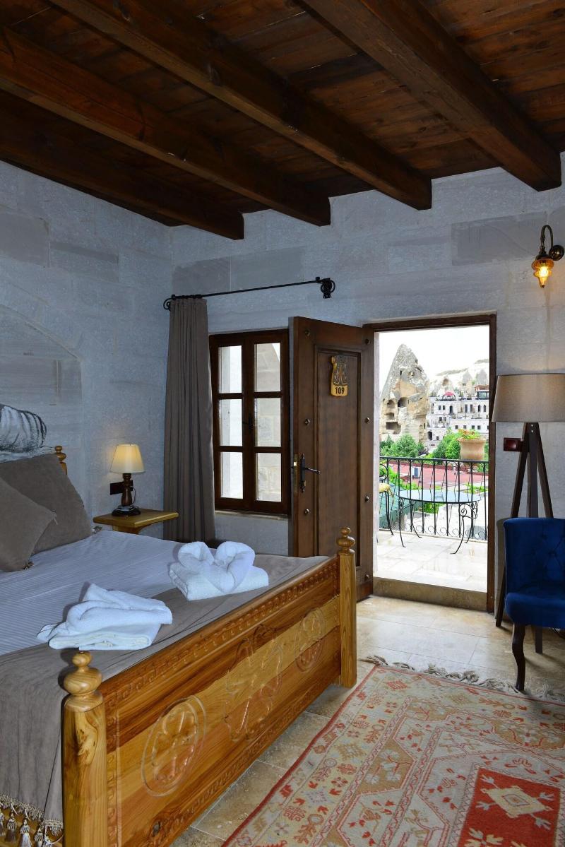 Caftan Cave Suites