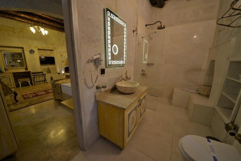Caftan Cave Suites