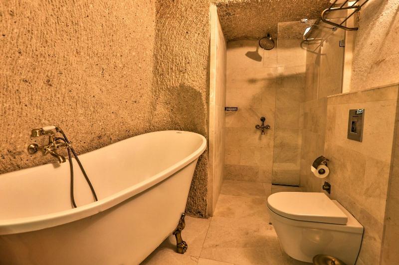 Caftan Cave Suites