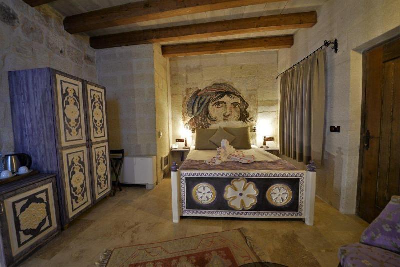 Caftan Cave Suites