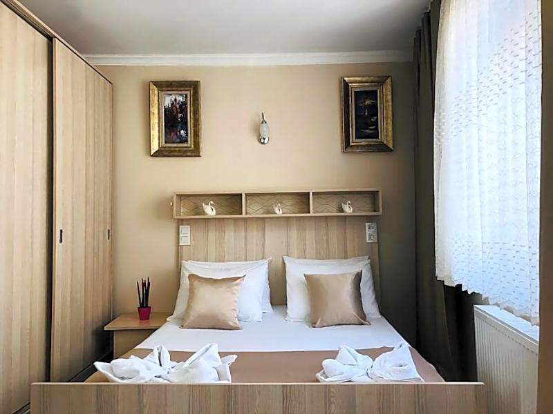 Carvan Hotel image