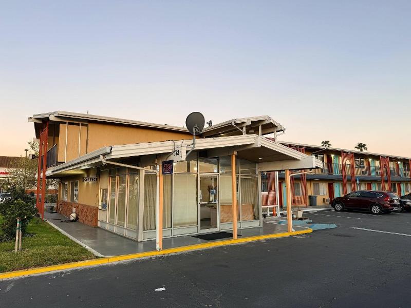 Heritage Inn image