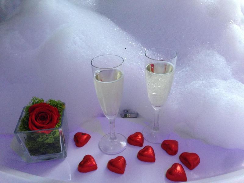 Jacuzzi Rooms image