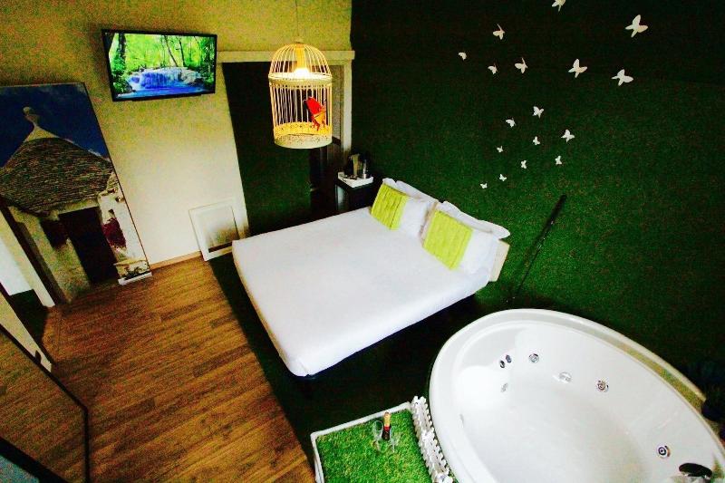 Jacuzzi Rooms image