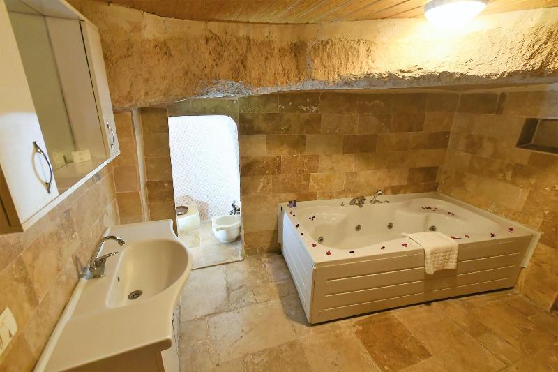 Larissa Cave Hotel image