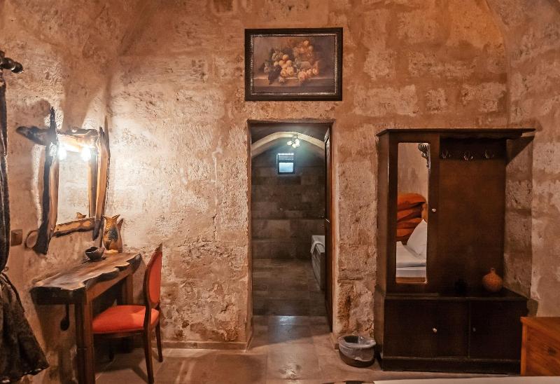 Larissa Cave Hotel image