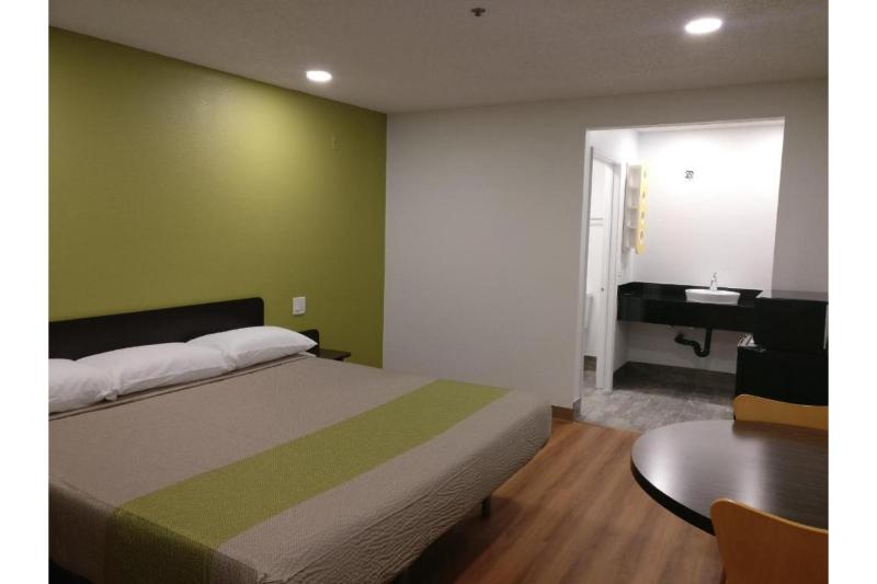 Bed room