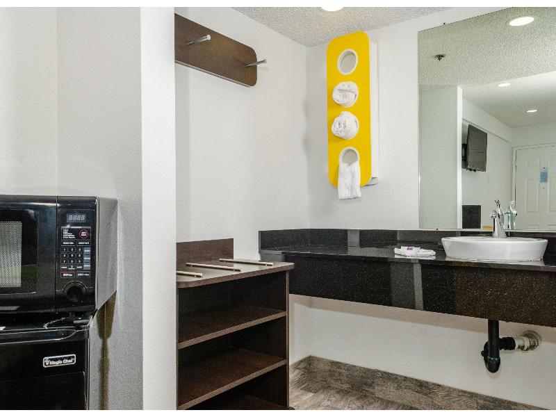 Studio 6 Fresno, CA - Extended Stay GA image
