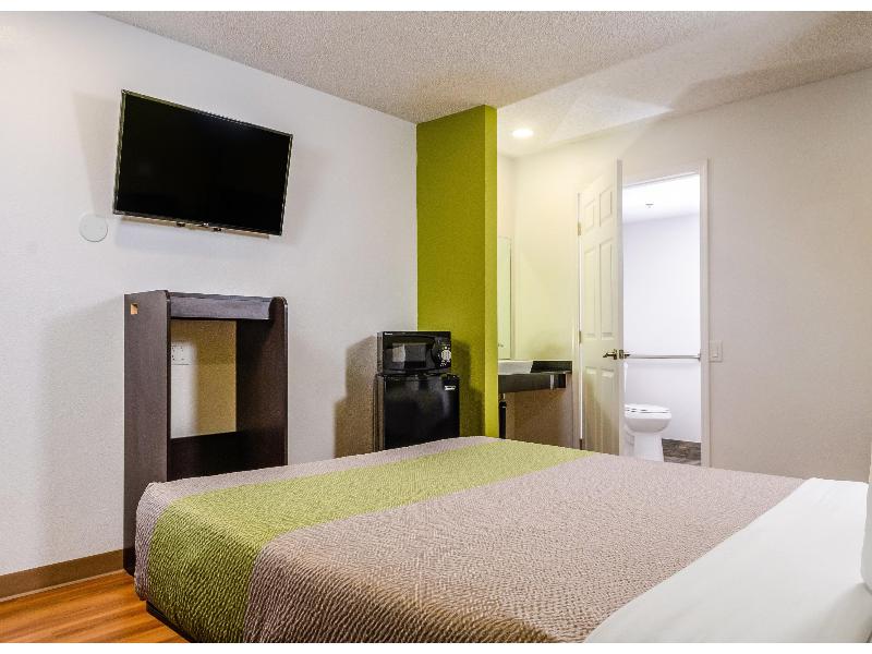 Studio 6 Fresno, CA - Extended Stay GA image
