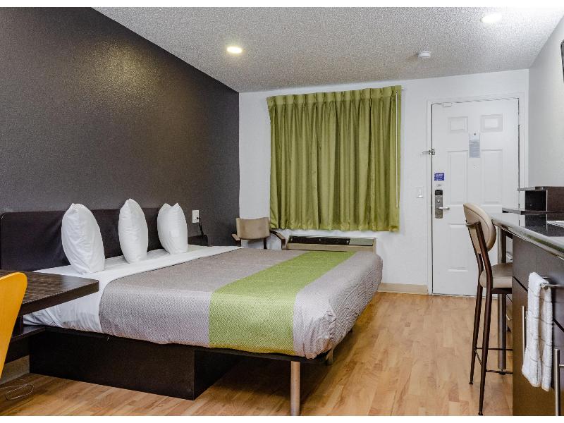 Studio 6 Fresno, CA - Extended Stay GA image