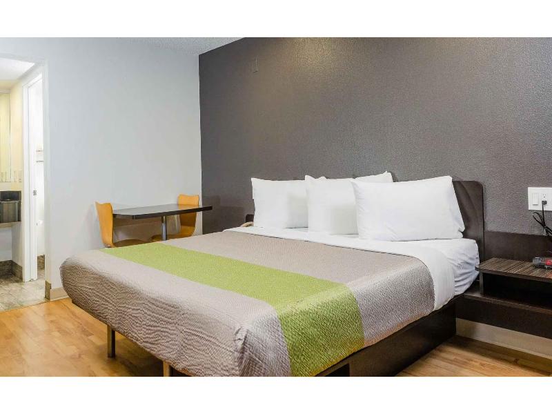 Studio 6 Fresno, CA - Extended Stay GA image