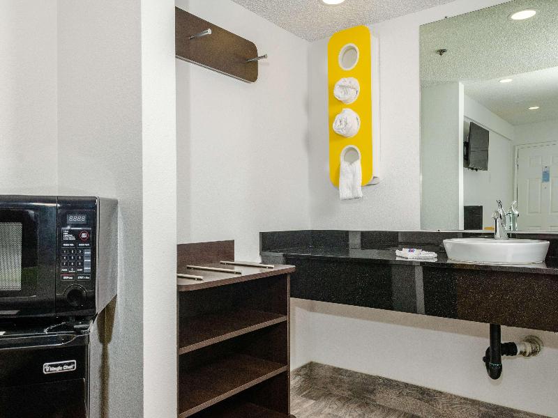 Studio 6 Fresno, CA - Extended Stay GA image