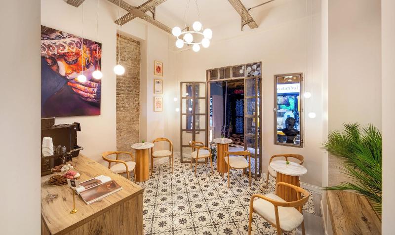 Hotel Des Arts image