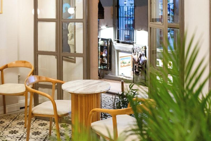 Hotel Des Arts image