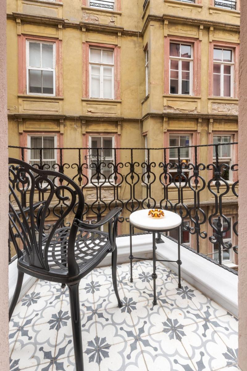 Hotel Des Arts image