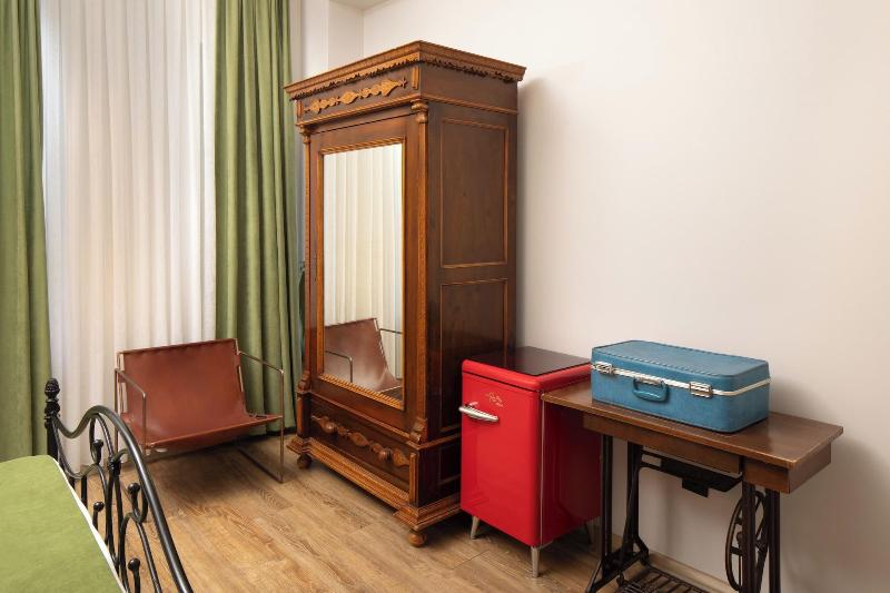 Hotel Des Arts image