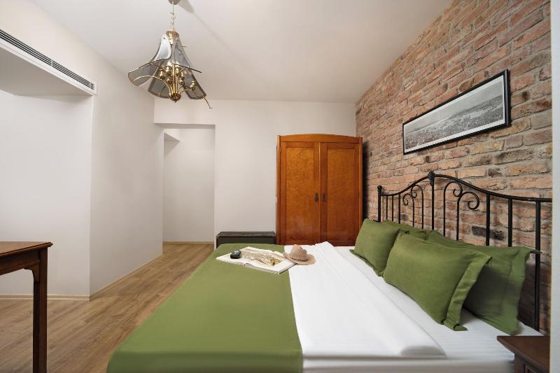 Hotel Des Arts image