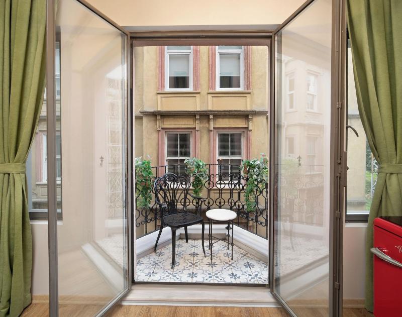 Hotel Des Arts image