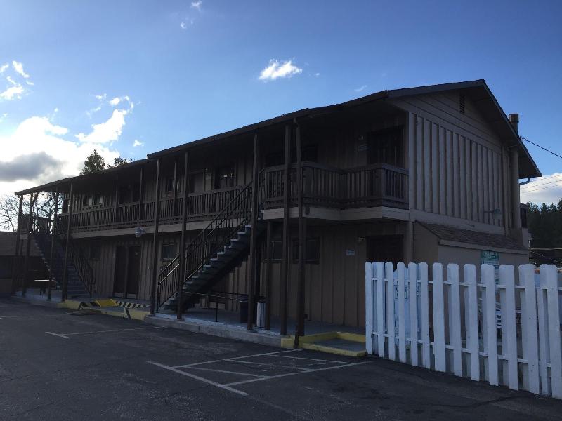 Holiday Lodge image