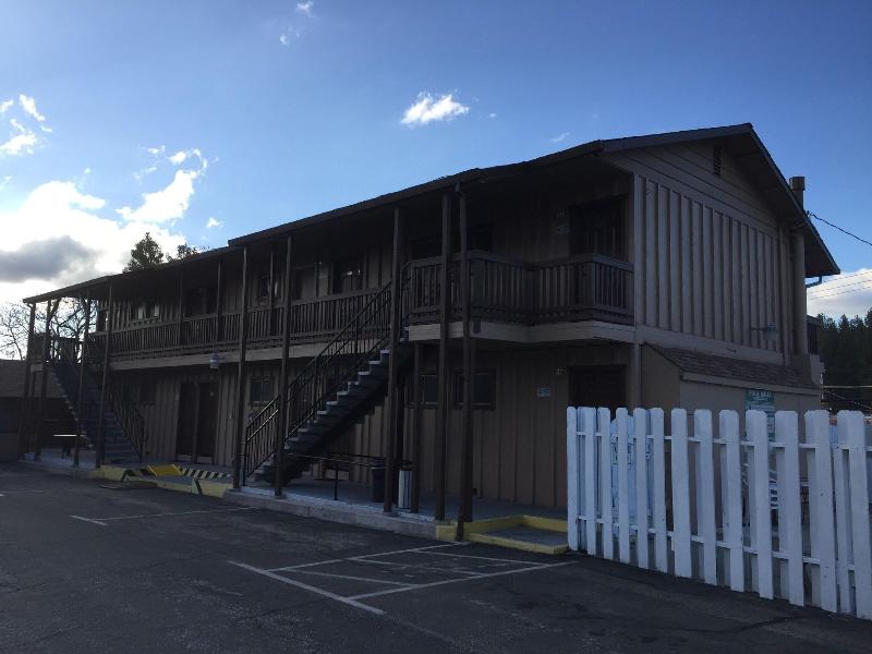 Holiday Lodge image