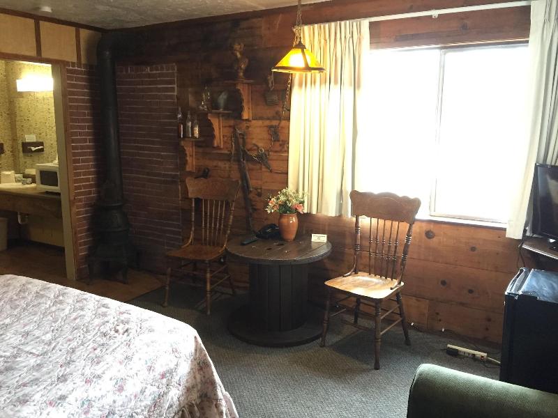 Holiday Lodge image