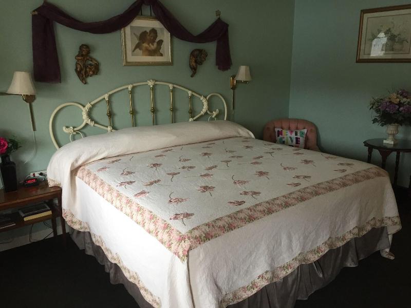 Holiday Lodge image