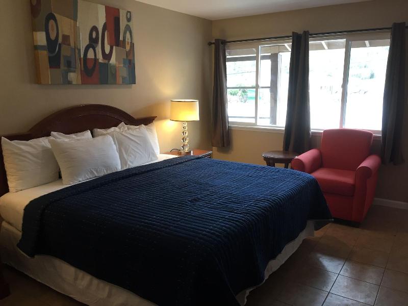 Holiday Lodge image