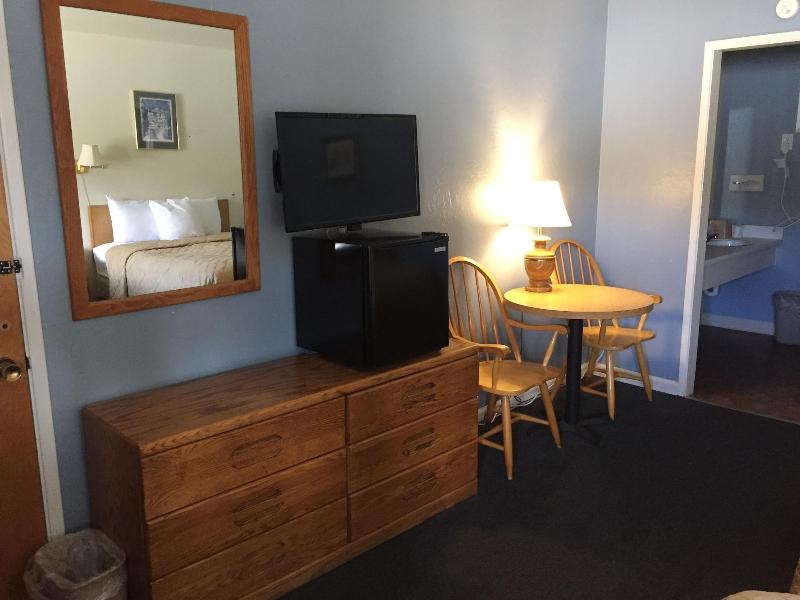 Holiday Lodge image