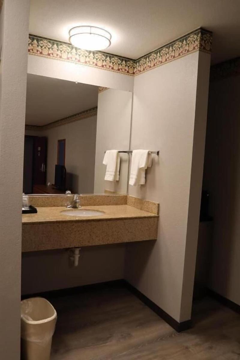 Express Inn & Suites image