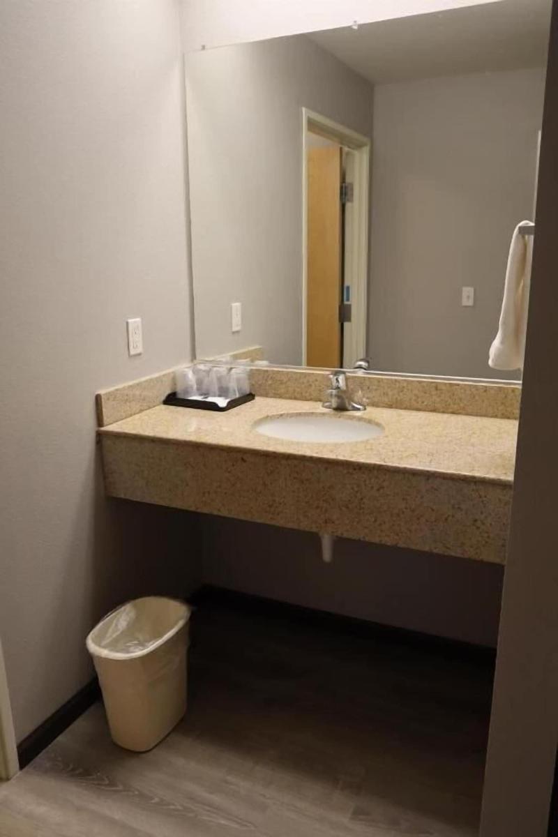 Express Inn & Suites image