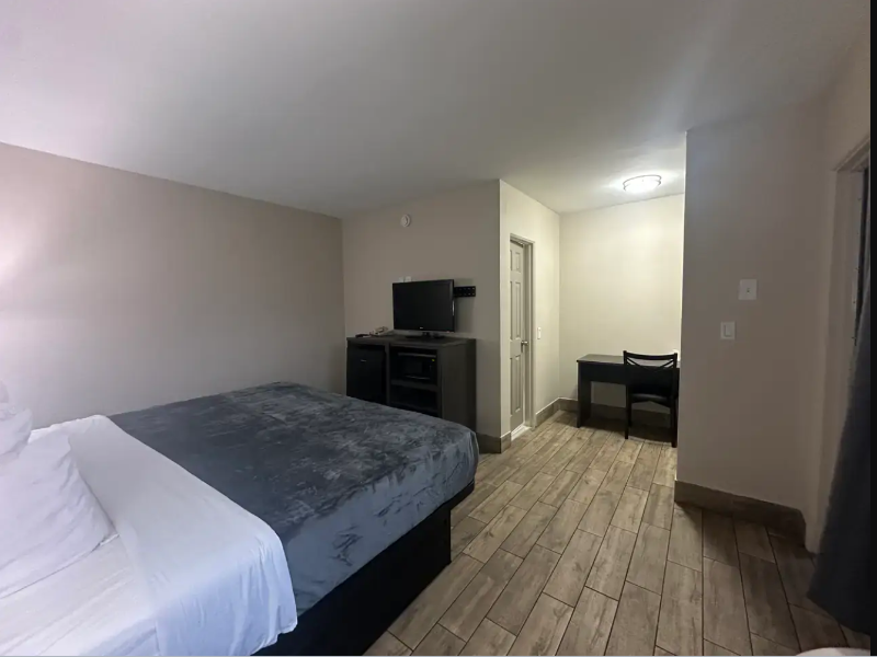 Econo Lodge St. Petersburg Central image