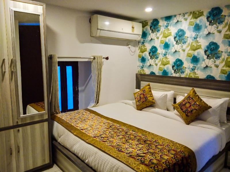 Dwivedi Hotels Hotel Elena image