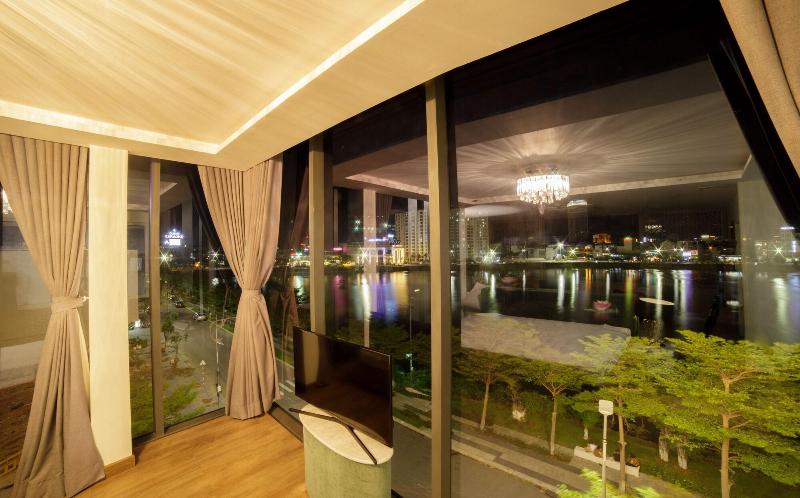 Lake View Hotel image