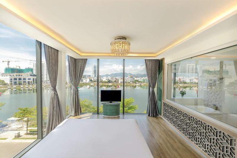 Lake View Hotel image