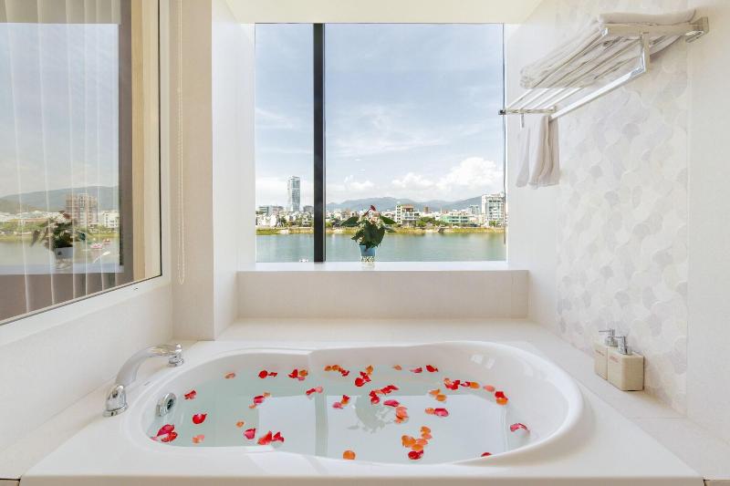 Lake View Hotel image