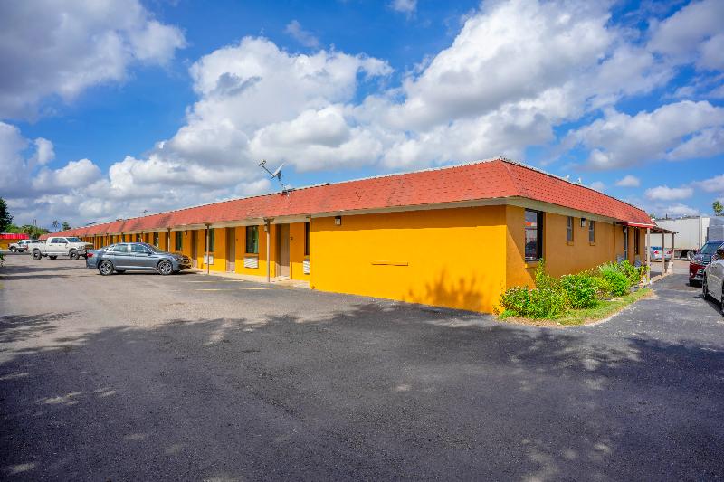 Budget Inn By OYO Edinburg Hwy 281 image