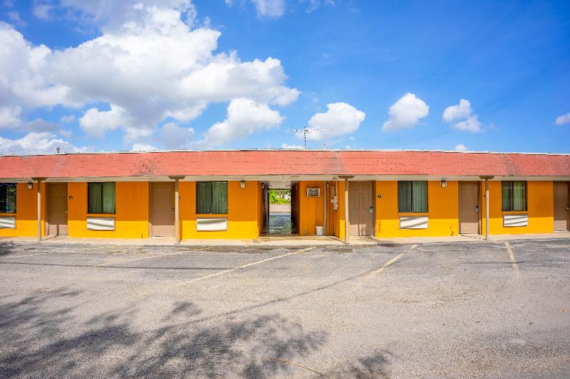 Budget Inn By OYO Edinburg Hwy 281 image