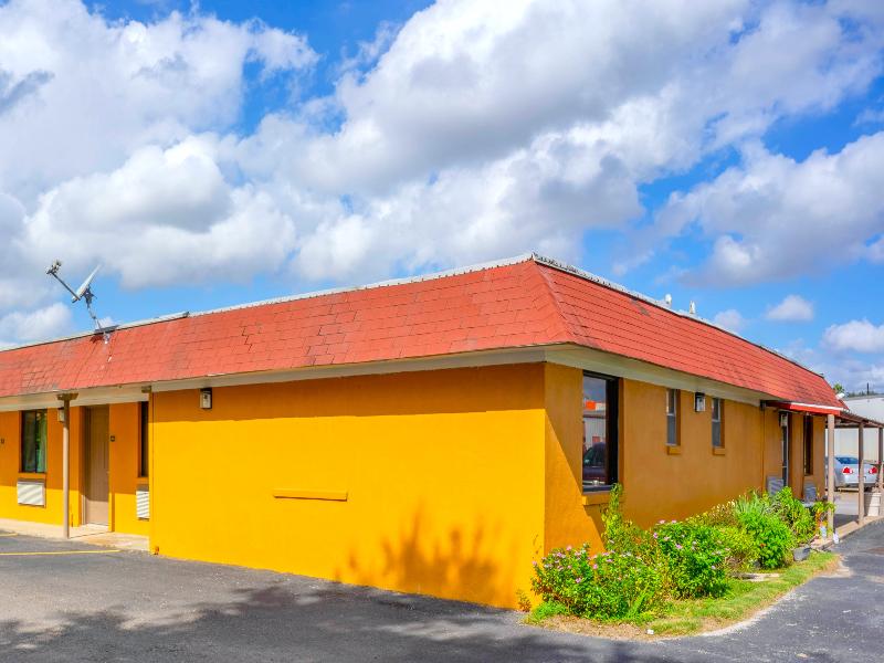Budget Inn By OYO Edinburg Hwy 281 image