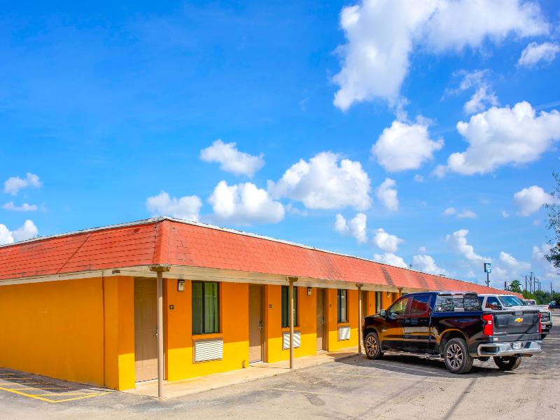 Budget Inn By OYO Edinburg Hwy 281 image