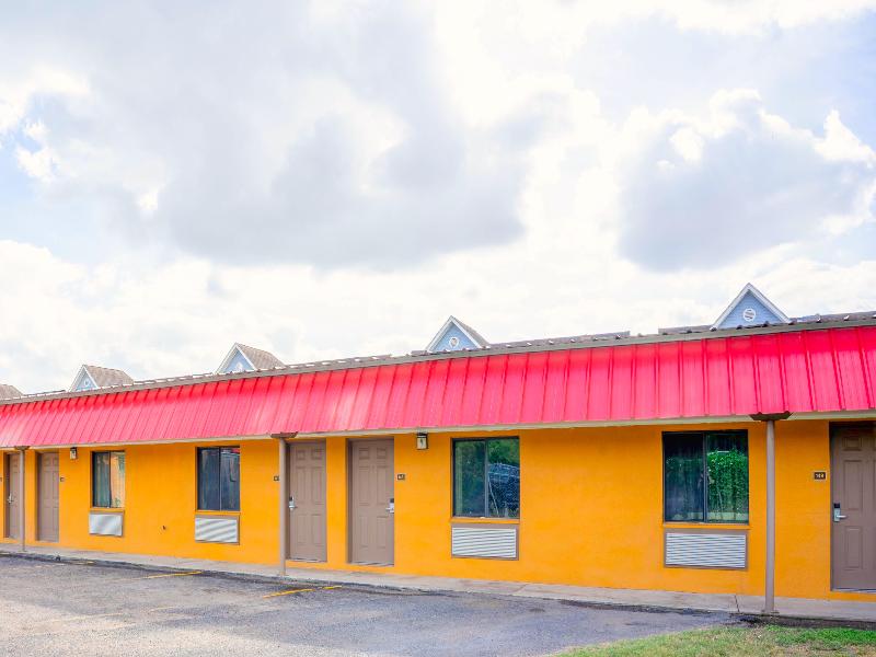 Budget Inn By OYO Edinburg Hwy 281 image