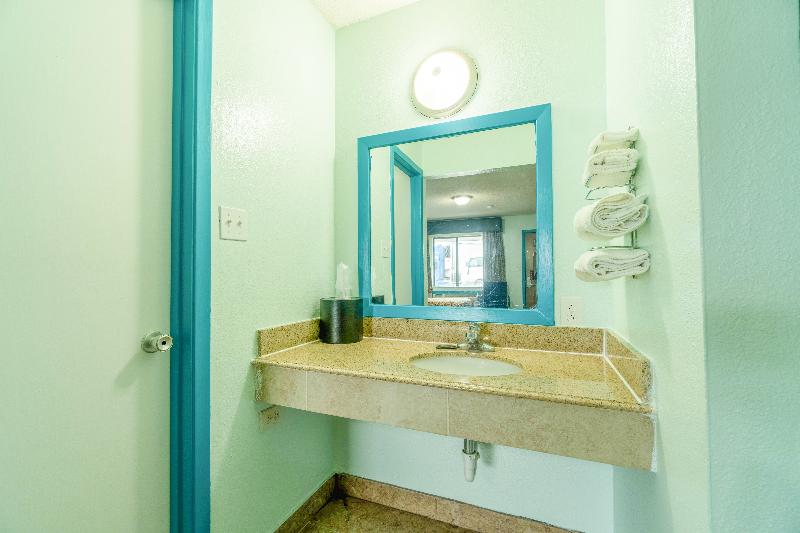 Budget Inn By OYO Edinburg Hwy 281 image
