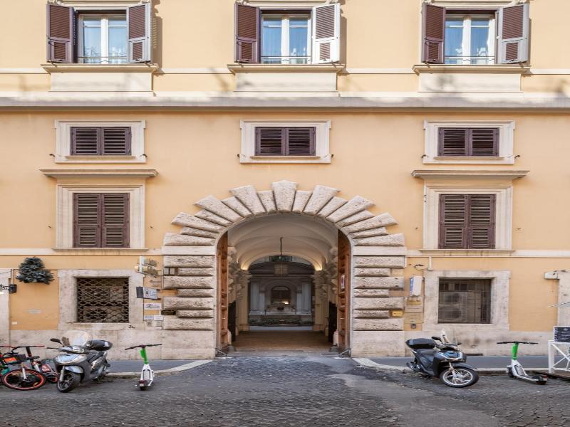 Glance In Rome — general view